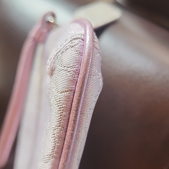 Coach Shimmering Lurax Light Lavender Wristlet w/matching Hang Tag  Euc - Picture 6 of 10